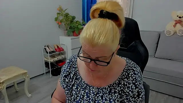 Frau Marta online show from July 2026 12:48:02 PM