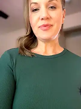 MaiseKnox online show from April 2026 06:24:02 PM