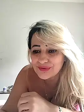 Snapshot of vivifernades chatting on January 2025 03:57:02 PM vivifernades online show from January 2025 03:57:02 PM