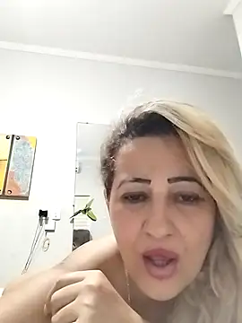 Snapshot of vivifernades chatting on February 2025 04:44:02 AM vivifernades online show from February 2025 04:44:02 AM