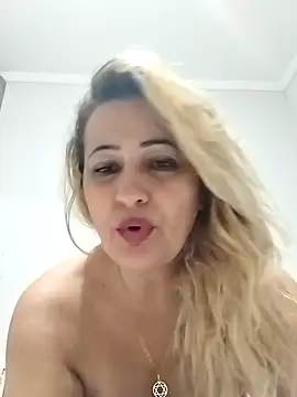 Snapshot of vivifernades chatting on March 2025 01:11:01 AM vivifernades online show from March 2025 01:11:01 AM