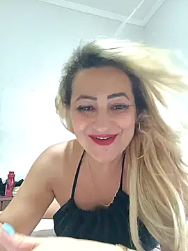 Snapshot of vivifernades chatting on March 2025 09:15:01 PM vivifernades online show from March 2025 09:15:01 PM