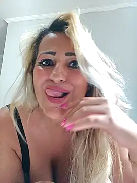 Snapshot of vivifernades chatting on November 2025 10:48:02 AM vivifernades online show from November 2025 10:48:02 AM