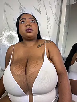 Snapshot of angelGgold chatting on December 2025 12:21:02 PM angelGgold online show from December 2025 12:21:02 PM