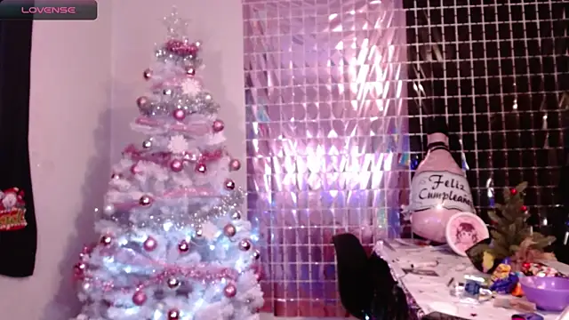 Snapshot of lil_daisy7 chatting on December 2024 12:20:01 AM lil daisy7 online show from December 2024 12:20:01 AM