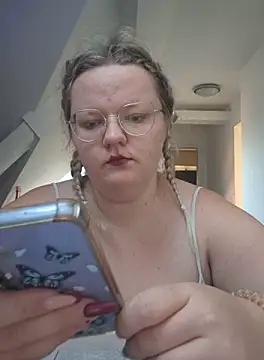 Snapshot of Fiona0705 chatting on September 2025 06:28:02 AM Fiona0705 online show from September 2025 06:28:02 AM