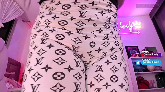 Snapshot of AudredLovely chatting on November 2025 02:45:02 AM AudredLovely online show from November 2025 02:45:02 AM