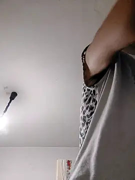 Snapshot of JoLeNe27 chatting on October 2025 05:54:02 PM JoLeNe27 online show from October 2025 05:54:02 PM