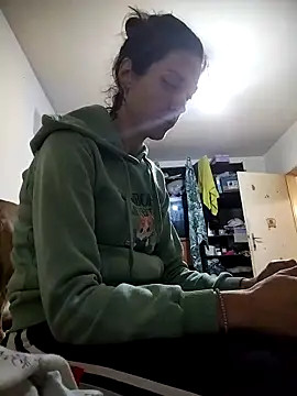 Snapshot of JoLeNe27 chatting on October 2025 05:14:01 PM JoLeNe27 online show from October 2025 05:14:01 PM