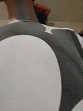 Snapshot of JoLeNe27 chatting on November 2025 06:02:02 AM JoLeNe27 online show from November 2025 06:02:02 AM