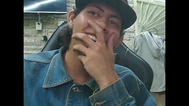 Snapshot of yefersonsijajaj chatting on October 2025 10:19:01 PM yefersonsijajaj online show from October 2025 10:19:01 PM