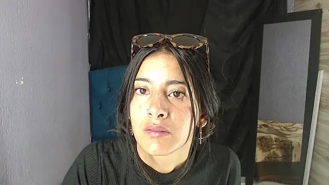 Snapshot of skinny_Yizz chatting on December 2025 12:32:02 PM skinny Yizz online show from December 2025 12:32:02 PM