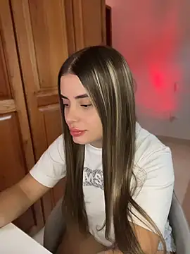 Miss valeriaa online show from April 2026 04:19:01 PM