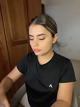 Miss valeriaa online show from April 2026 10:07:02 PM