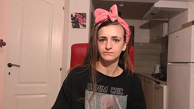 Snapshot of simyhvn chatting on February 2026 05:01:02 AM simyhvn online show from February 2026 05:01:02 AM