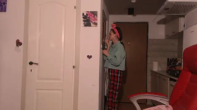 Snapshot of simyhvn chatting on April 2026 04:12:02 AM simyhvn online show from April 2026 04:12:02 AM