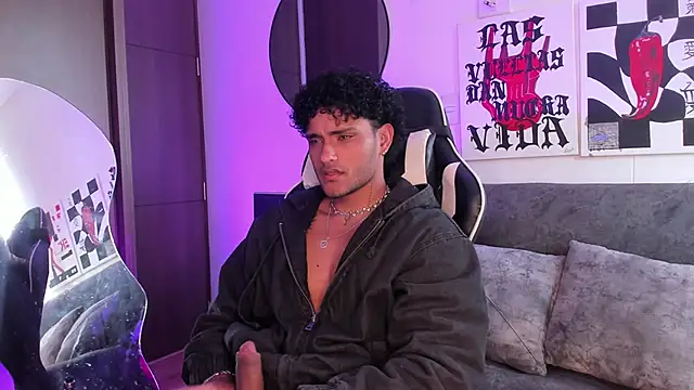 Snapshot of Alessandro_Vanni chatting on March 2026 01:28:01 PM Alessandro Vanni online show from March 2026 01:28:01 PM