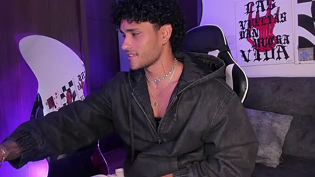 Snapshot of Alessandro_Vanni chatting on March 2026 10:39:02 PM Alessandro Vanni online show from March 2026 10:39:02 PM