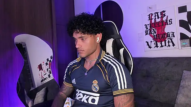 Snapshot of Alessandro_Vanni chatting on March 2026 02:39:02 AM Alessandro Vanni online show from March 2026 02:39:02 AM