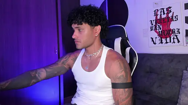 Snapshot of Alessandro_Vanni chatting on March 2026 01:34:02 AM Alessandro Vanni online show from March 2026 01:34:02 AM