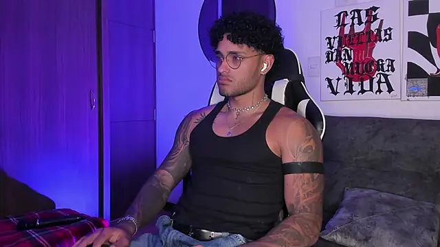 Snapshot of Alessandro_Vanni chatting on March 2026 02:37:01 AM Alessandro Vanni online show from March 2026 02:37:01 AM