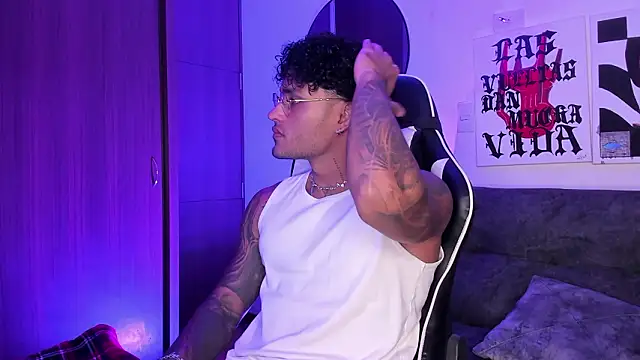 Snapshot of Alessandro_Vanni chatting on March 2026 02:59:01 AM Alessandro Vanni online show from March 2026 02:59:01 AM