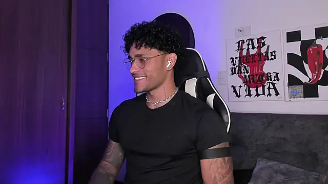 Snapshot of Alessandro_Vanni chatting on March 2026 02:27:02 AM Alessandro Vanni online show from March 2026 02:27:02 AM