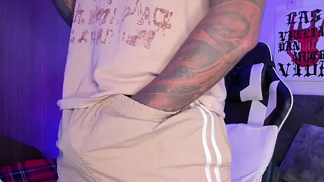 Snapshot of Alessandro_Vanni chatting on April 2026 01:01:01 PM Alessandro Vanni online show from April 2026 01:01:01 PM