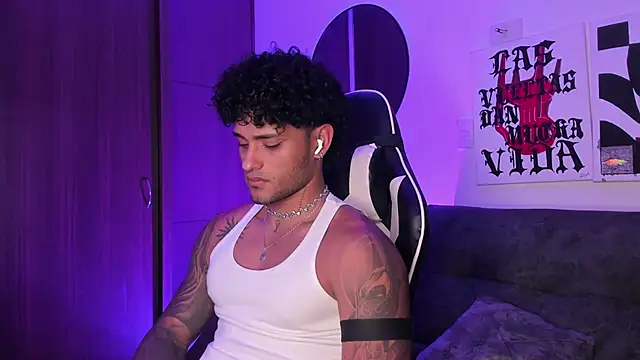 Alessandro Vanni online show from April 2026 02:02:01 AM