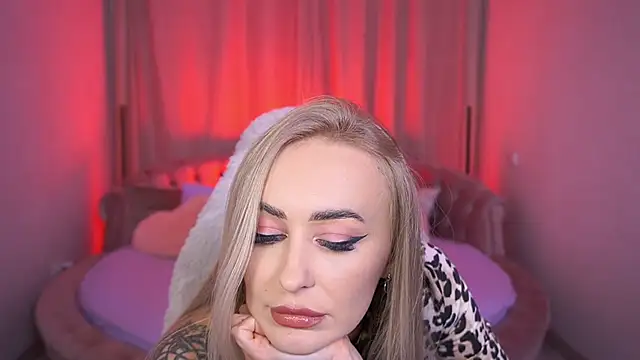 Snapshot of GraceCandy chatting on October 2025 09:45:01 PM GraceCandy online show from October 2025 09:45:01 PM