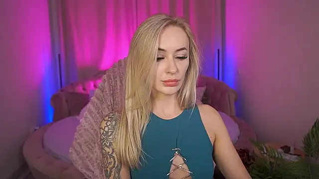 Snapshot of GraceCandy chatting on October 2025 09:23:02 PM GraceCandy online show from October 2025 09:23:02 PM