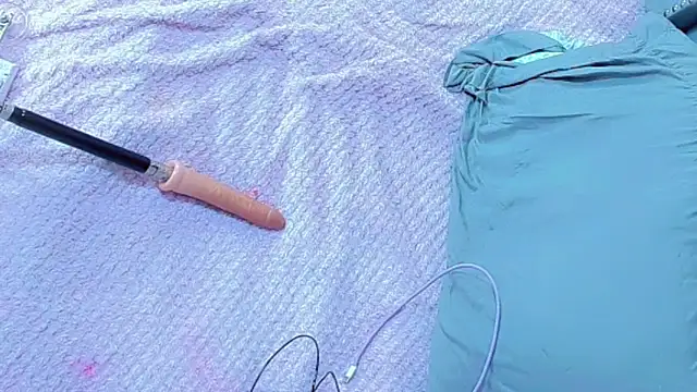 Snapshot of Imannejulienne chatting on April 2026 01:50:01 AM Imannejulienne online show from April 2026 01:50:01 AM