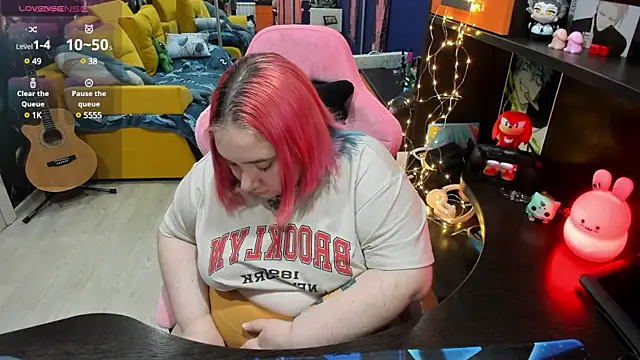 Softie Sofy online show from February 2025 02:58:02 PM