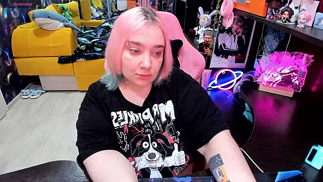 Softie Sofy online show from April 2026 02:31:01 AM