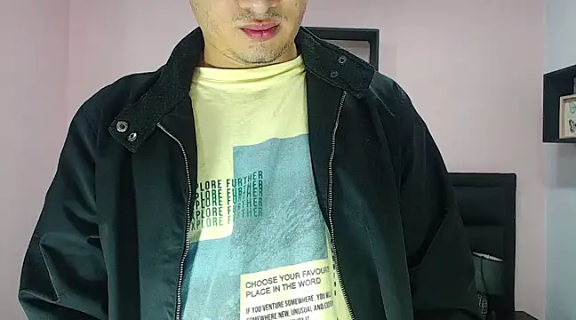 Snapshot of ares_sexxx chatting on February 2025 04:50:02 PM ares sexxx online show from February 2025 04:50:02 PM