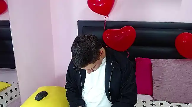 Snapshot of ares_sexxx chatting on February 2025 06:51:02 PM ares sexxx online show from February 2025 06:51:02 PM