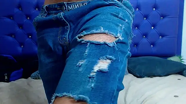 Snapshot of ares_sexxx chatting on March 2025 06:00:01 PM ares sexxx online show from March 2025 06:00:01 PM