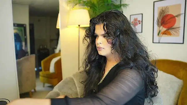 Snapshot of artechloe chatting on February 2025 09:14:01 PM artechloe online show from February 2025 09:14:01 PM