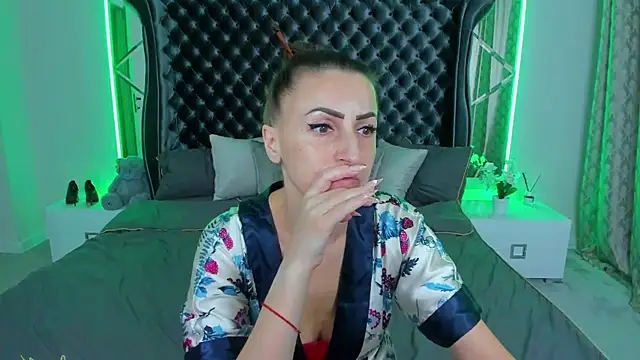 Rebecca Diamond online show from November 2025 06:02:02 AM