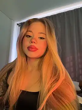 curchez  online show from December 2024 08:11:01 PM