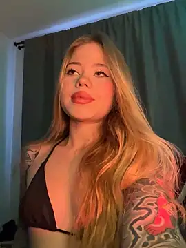 curchez  online show from December 2024 10:22:01 PM