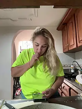 Snapshot of Eva_MilfF chatting on January 2025 05:44:01 PM Eva MilfF online show from January 2025 05:44:01 PM