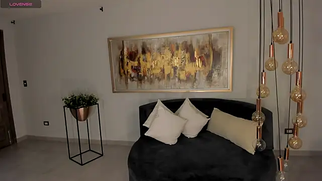 Snapshot of AbellaCroft chatting on November 2025 01:06:01 PM AbellaCroft online show from November 2025 01:06:01 PM