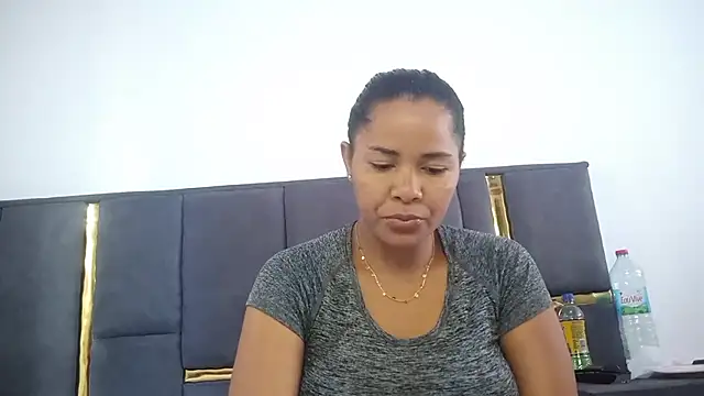 aleixane online show from December 2025 04:42:02 AM