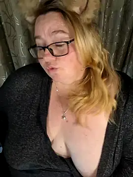 Snapshot of Iceprincess2bad4u chatting on April 2026 06:09:01 PM Iceprincess2bad4u online show from April 2026 06:09:01 PM