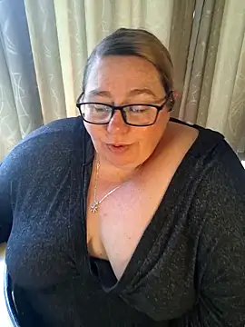 Snapshot of Iceprincess2bad4u chatting on April 2026 06:28:02 AM Iceprincess2bad4u online show from April 2026 06:28:02 AM