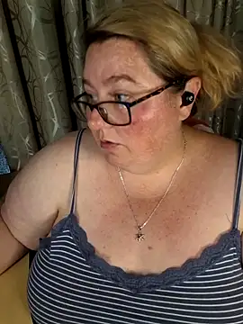 Snapshot of Iceprincess2bad4u chatting on April 2026 06:10:01 PM Iceprincess2bad4u online show from April 2026 06:10:01 PM