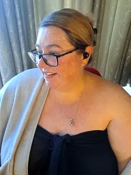 Snapshot of Iceprincess2bad4u chatting on April 2026 06:00:02 AM Iceprincess2bad4u online show from April 2026 06:00:02 AM