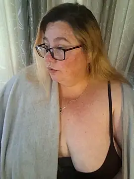 Snapshot of Iceprincess2bad4u chatting on April 2026 06:11:02 AM Iceprincess2bad4u online show from April 2026 06:11:02 AM