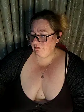 Snapshot of Iceprincess2bad4u chatting on April 2026 06:17:02 PM Iceprincess2bad4u online show from April 2026 06:17:02 PM